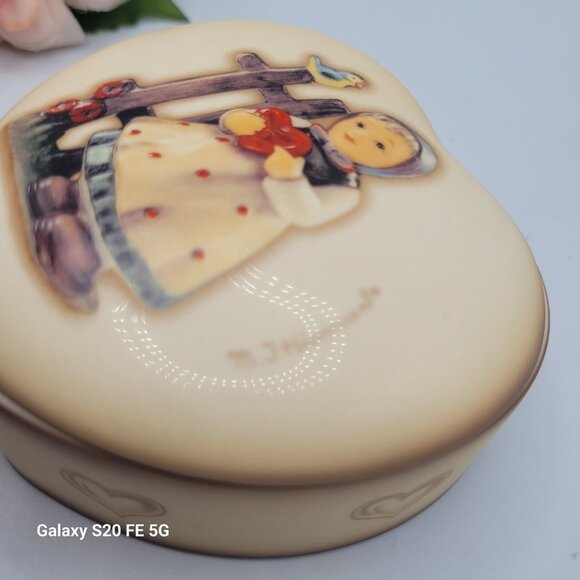 Hummel Boxes by Goebel Heart Shaped Sweet Greetings #686 - Picture 3 of 15